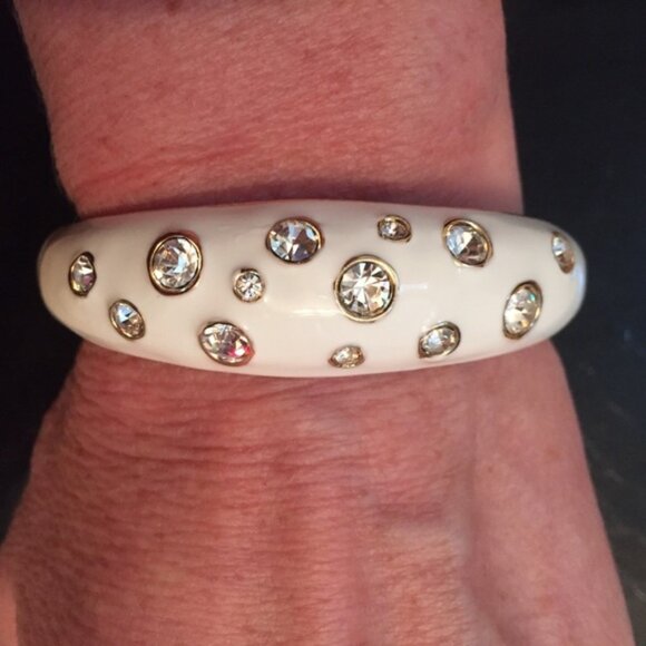 BRACELET BANGLE HINGED WHITE ENAMEL BEZEL SET RHINESTONES BLING CLAMPER - Picture 1 of 5